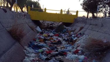 Una mugre: las impactantes imágenes de la basura acumulada después de que limpiaron los canales de San Juan.