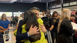 Tregua en Chimbas: el abrazo entre Daniela Rodríguez y Gramajo Tregua en Chimbas: el abrazo entre Daniela Rodríguez y Gramajo