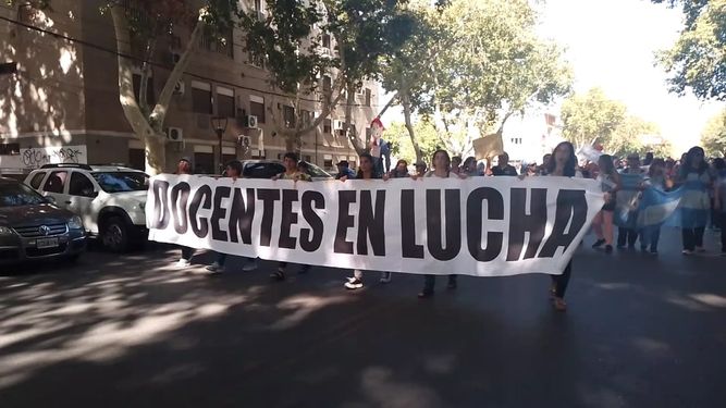 Docentes autoconvocados marcharon por las calles sanjuaninas