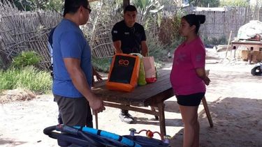 Los poliparteros llevaron regalos para el bebé que ayudaron a nacer