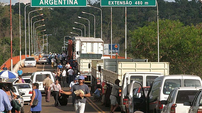 Viajar a Brasil: La drástica decisión sobre el DNI argentino que podría arruinar tus vacaciones