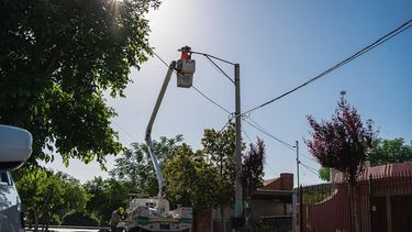 Continúa el plan de mejoramiento lumínico en Rivadavia