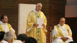 Lozano citó a Francisco: Nadie se salva solo