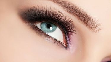 ¿Cómo tener pestañas más largas y voluminosas?, seguí estos tips