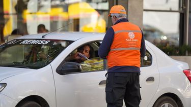 Gobierno reforzó los controles para verificar taxis y remises autorizados