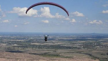 ¿Vuelven los vuelos en parapente en San Juan?: mirá lo que acordaron con el EPRE