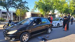 Lo atraparon pechando un auto en Rivadavia y dijo que lo estaba llevando al taller para arreglarlo: lo había robado Lo atraparon pechando un auto en Rivadavia y dijo que lo estaba llevando al taller para arreglarlo: lo había robado