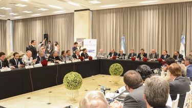 Entre halagos a San Juan, sesionó el Consejo Federal de Energía