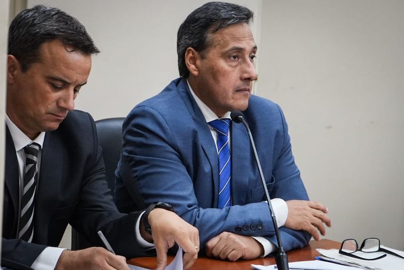 Ayudante fiscal, Sebasti&aacute;n G&oacute;mez y el fiscal, Adri&aacute;n Riveros.