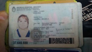 Sanjuanina solidaria encontró documentos y busca a los dueños
