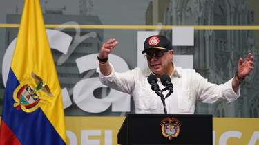 Tras la renuncia del ex jefe del Comando Sur de Estados Unidos, Gustavo Petro le ofreció recibirlo en Colombia