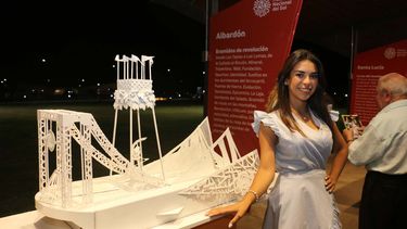 Una por una, las 19 maquetas de los carruajes junto a sus Embajadoras