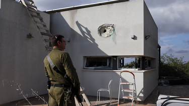 Una casa dañada en Shtula, una comunicad alcanzada por los cohetes de Hezbollah.