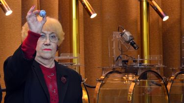 La Caja de Acción Social premió a los cupones no ganadores con TV y pelotas