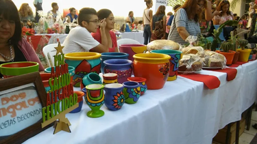 Las economías populares involucran a casi 80.000 personas en San Juan que generan productos de diversa índole y se mueven en circuitos propios como ferias. Las economías populares involucran a casi 80.000 personas en San Juan que generan productos de diversa índole y se mueven en circuitos propios como ferias.