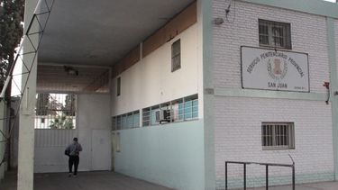 Confirman que dos de los presos del Penal de Chimbas con coronavirus fueron internados