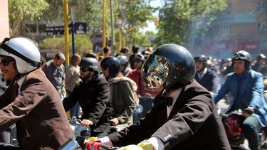 Distinguidos caballeros tomaron las calles con sus bellezas motorizadas