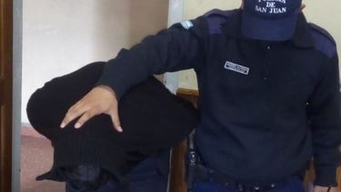 En medio de los festejos por Año Nuevo, joven agredió físicamente a su mamá y terminó detenido