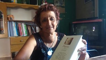 Es cuida coches, le quedan 8 materias para ser abogada pero un robo le frenó su sueño