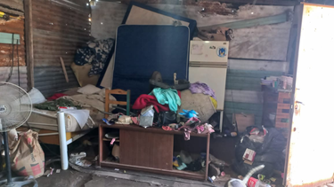 El crudo relato de una sanjuanina que vive con su esposo y sus tres hijos en Bahía Blanca. Nuestra casa se mojó por completo, contó.