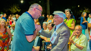 Miodowsky inauguró obras de remodelación de la histórica plaza del Barrio Camus