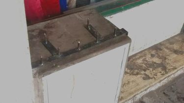 Púas de acero: la decisión de los comerciantes que indigna