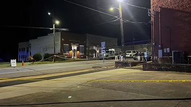 La policía acordonó la zona tras los disparos que provocaron cuatro fallecidos.