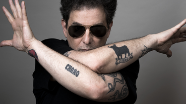 Andrés Calamaro, repudiado por el público, tuvo que abandonar un concierto en Colombia