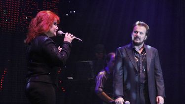 Los Pimpinela le pusieron ritmo a la noche en el Cantoni