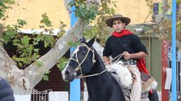 Fernando Vaca dijo presente junto a su caballo en el cierre de la Novena de la Virgen de los Desamparados en Albardón.