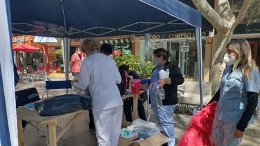 Empiezan a hacer testeos voluntarios de coronavirus en la peatonal sanjuanina