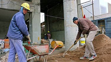 Videos y fotos: los trabajadores sanjuaninos que le hacen frente al frío
