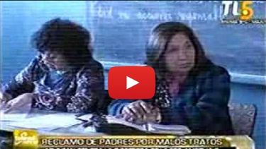 Padres tomaron escuela por conflictos con la directora Laura Escuela