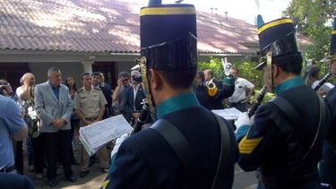 La Banda del RIM 22 le cantó el feliz cumpleaños a Gioja