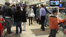 Bajó un 12 % el empleo en negro en el comercio