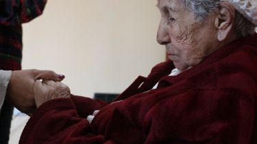 La tejedora y peletera centenaria que vive hace más de medio siglo en Rawson