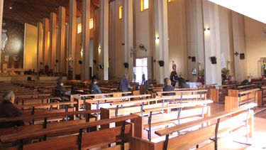 Más de cinco mil fieles se acercaron a la Catedral en la madrugada