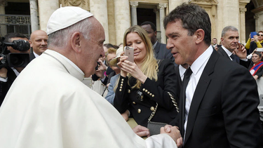 Antonio Banderas fue uno de los famosos que se despidió del Papa Francisco en sus redes.