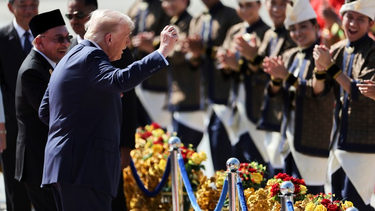 El video viral de Donald Trump bailando tras aterrizar en Malasia