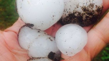 Una tormenta con viento, lluvia y granizo sorprendió a los vallistos