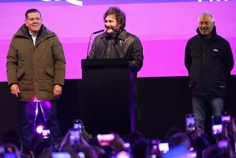 Milei cerró la campaña bonaerense libertaria, reconoció un «empate técnico», y afirmó que «el kirchnerismo está dispuesto a todo»