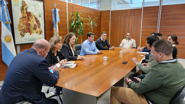 Autoridades del Ministerio de Turismo junto a representantes de la Asociación de Agencias de Viajes de San Juan.
