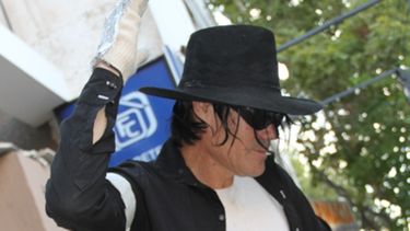 Video: un imitador de Michael Jackson​ causó sensación en la Villa Obrera