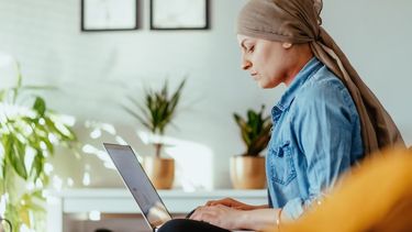 La soledad y el aislamiento social aumentan el riesgo de muerte en personas con cáncer