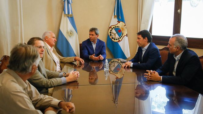 Sergio Uñac, junto a directivos de Arcor en Casa de Gobierno. Sergio Uñac, junto a directivos de Arcor en Casa de Gobierno.