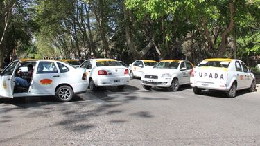 Según los dueños de taxis y remises, uno de cada cuatro choferes trabaja armado