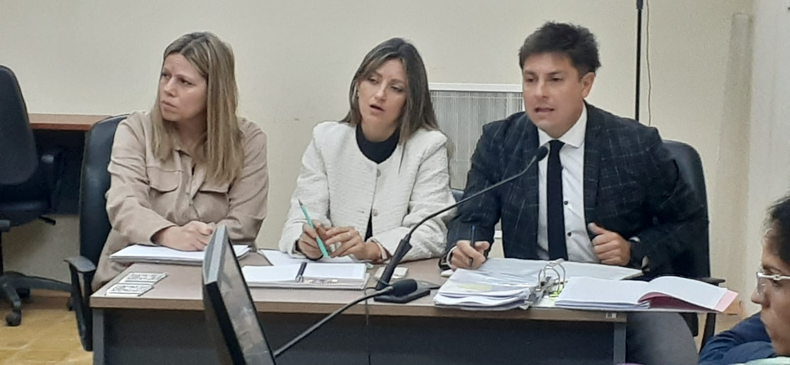 El fiscal Raúl Iglesias junto con las ayudantes María Isabel Marsiglio y Julieta Carcelero, de la UFI ANIVI.