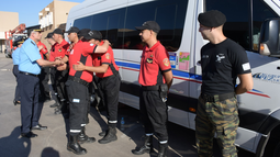 Los bomberos que viajan a Chubut a combatir las llamas fueron despedidos en la mañana de este viernes.