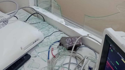 Mientras esperaba que atendieran a su hija, un padre rompió un vidrio y atacó a un enfermero en el Hospital Rawson