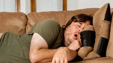 La siesta es una gran aliada para combatir el cansancio en el día a día.